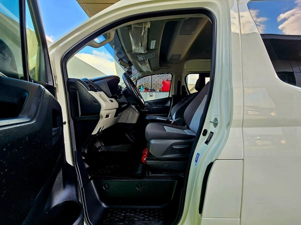 Toyota Hiace AUTOMATIC PATROL/ 3.5 V6/ 13 SEATS / LOW MILEAGE/ PASSENGER