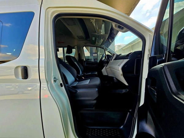 Toyota Hiace AUTOMATIC PATROL/ 3.5 V6/ 13 SEATS / LOW MILEAGE/ PASSENGER