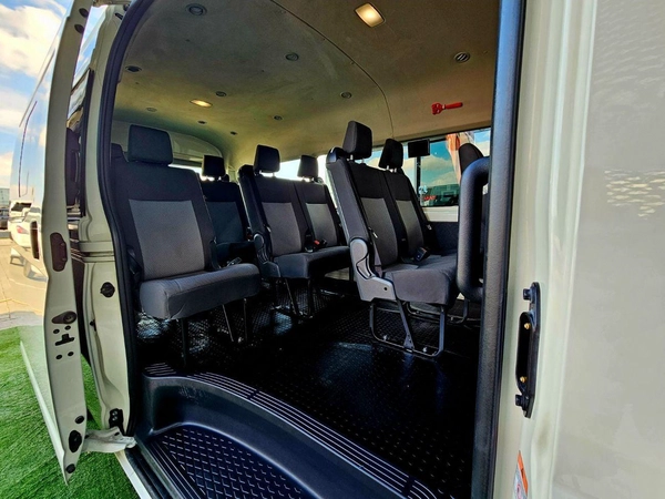 Toyota Hiace AUTOMATIC PATROL/ 3.5 V6/ 13 SEATS / LOW MILEAGE/ PASSENGER