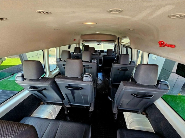 Toyota Hiace AUTOMATIC PATROL/ 3.5 V6/ 13 SEATS / LOW MILEAGE/ PASSENGER