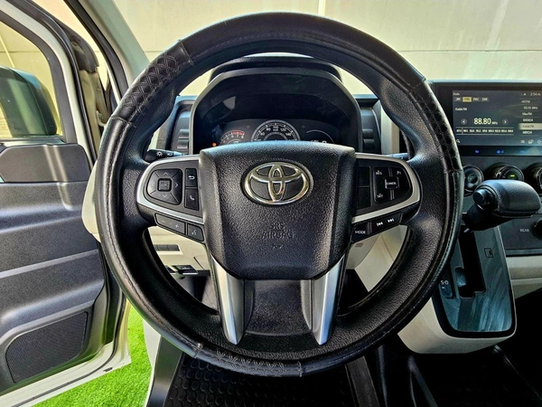 Toyota Hiace AUTOMATIC PATROL/ 3.5 V6/ 13 SEATS / LOW MILEAGE/ PASSENGER