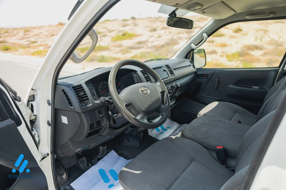 2022 Toyota Hiace GL 2.7L Petrol Manual Transmission-13-13