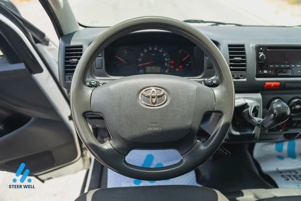 2022 Toyota Hiace GL 2.7L Petrol Manual Transmission-17-17