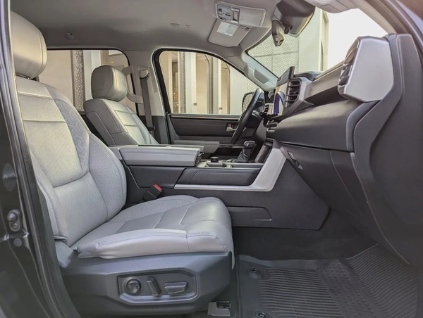 2022 Toyota Tundra Crewmax Limited - American Specs - GCC Ready!