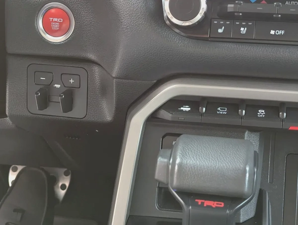2022 Toyota Tundra Crewmax Limited - American Specs - GCC Ready!