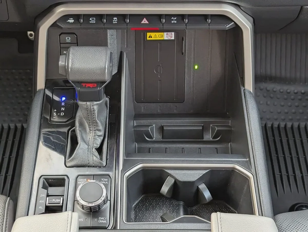 2022 Toyota Tundra Crewmax Limited - American Specs - GCC Ready!