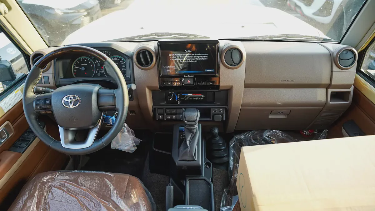 2026 Toyota Land Cruiser 70 Series LC 76 LX 4.0L A/T GCC Specs SAUDI-12-12