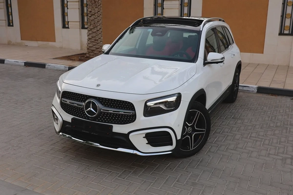 MERCEDES-BENZ GLB 250-2025-8000KM-GCC SPECS-UNDER WARRANTY  SERVICE FROM MRCEDES DEALER