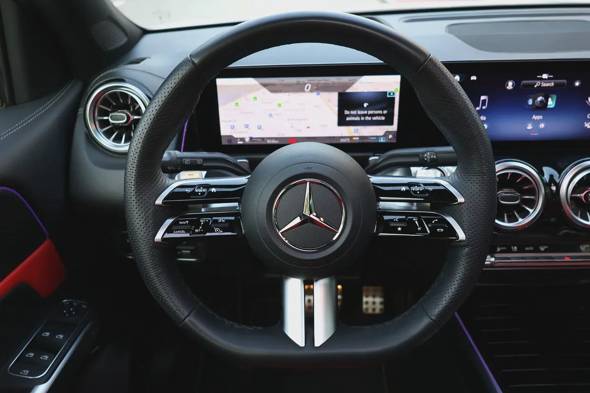 MERCEDES-BENZ GLB 250-2025-8000KM-GCC SPECS-UNDER WARRANTY  SERVICE FROM MRCEDES DEALER-13-13