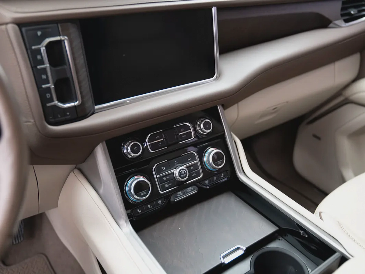 2021 GMC Yukon Denali | GCC Specs | | 4WD | Full Size SUV-9-9