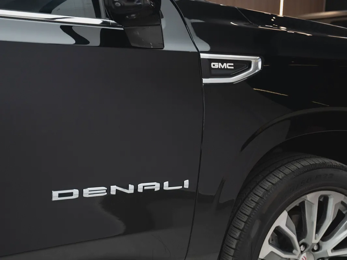 2021 GMC Yukon Denali | GCC Specs | | 4WD | Full Size SUV-7-7