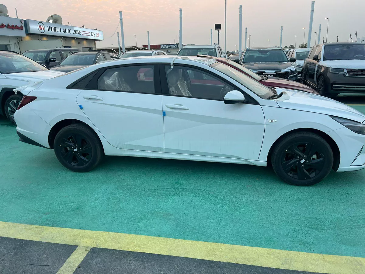 2023 Hyundai Elantra – Stylish, Efficient and Feature-Rich-5-5
