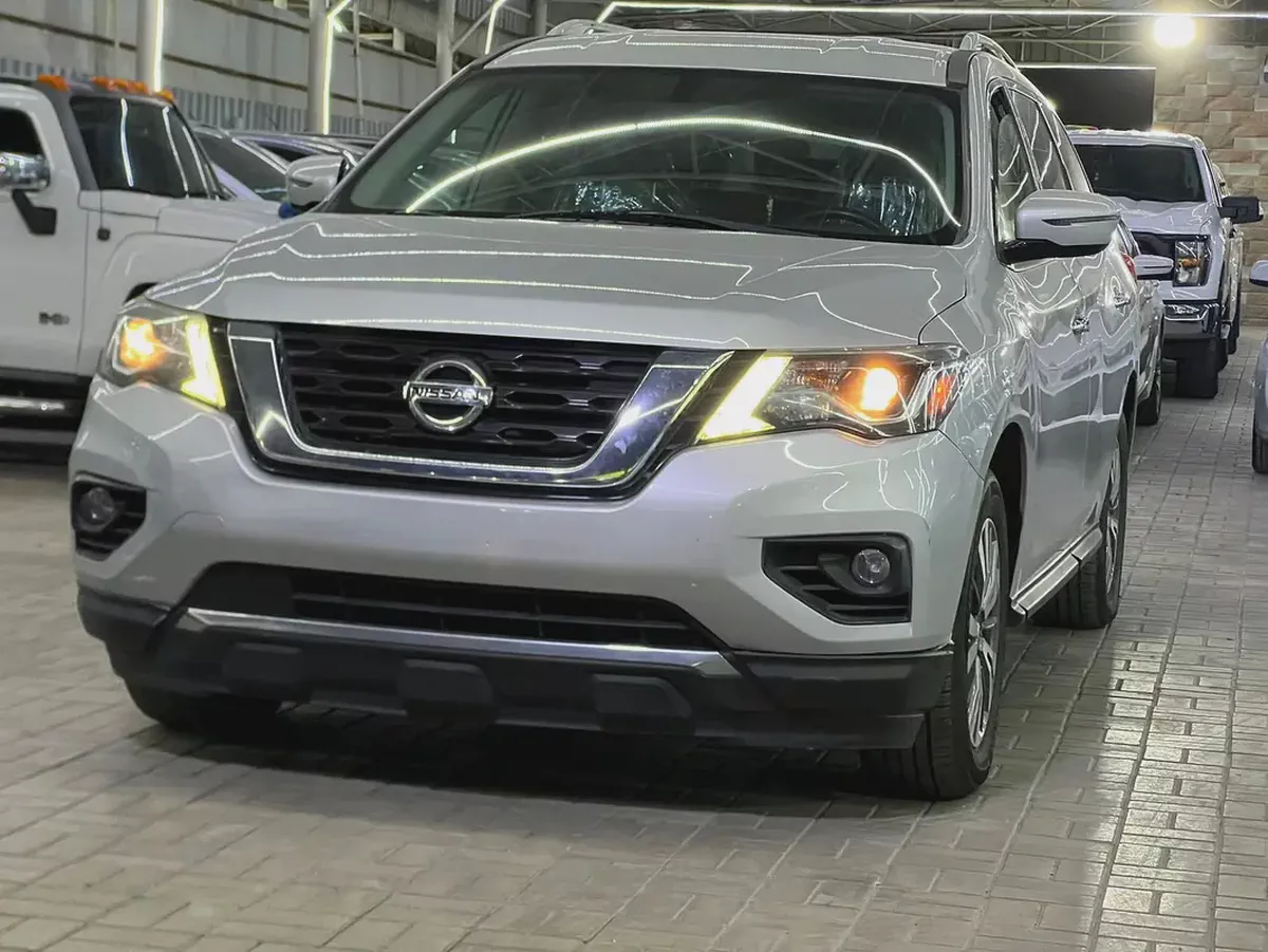 Nissan Pathfinder 2017 SE - American Specs-2-2