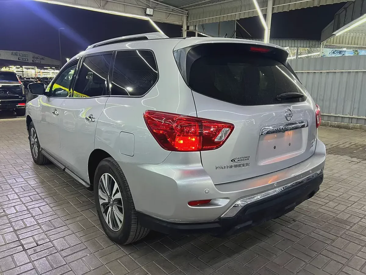 Nissan Pathfinder 2017 SE - American Specs-3-3