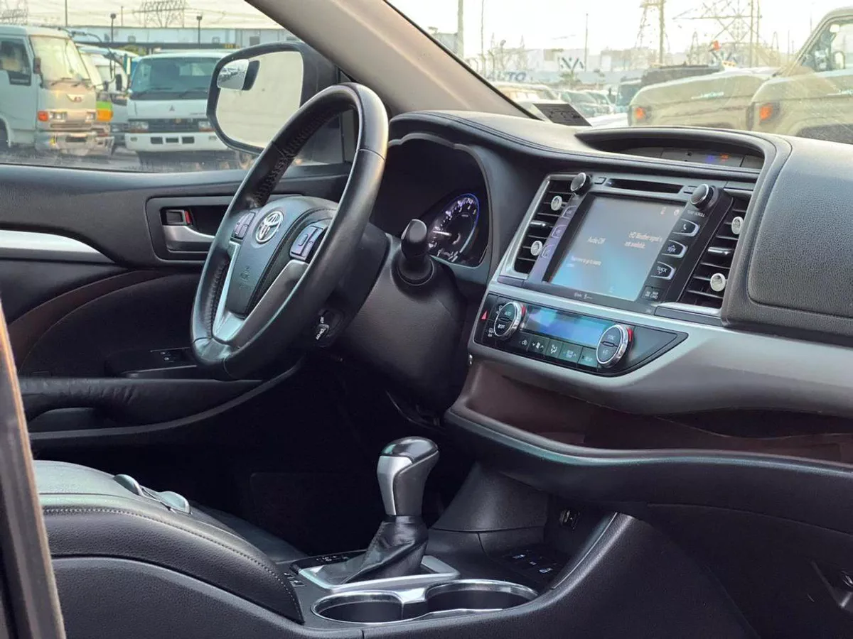 Toyota Highlander  2014 Toyota Highlander Full Option 3.5L V6 - Rear Camera - Push Start - Auto Trunk - AWD 4x4 - S-10-0