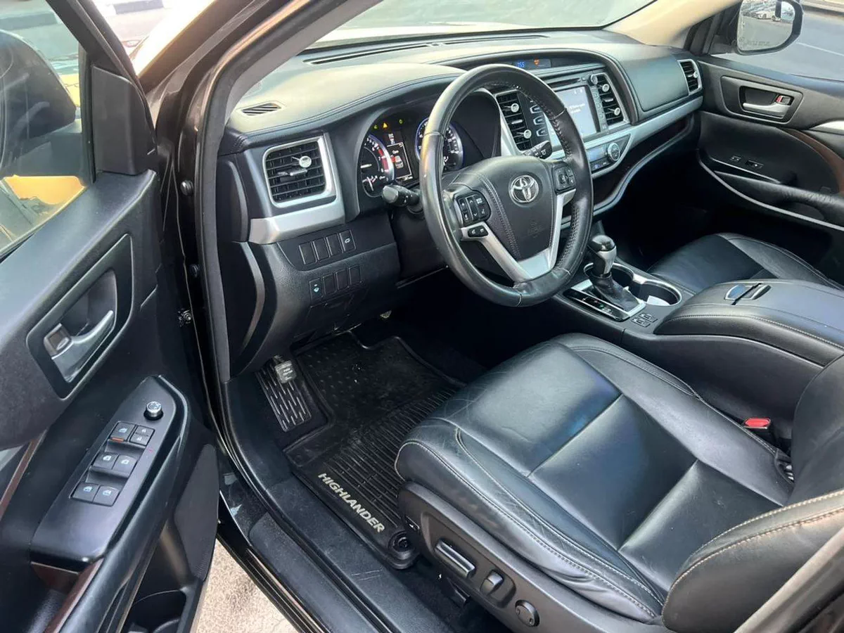 Toyota Highlander  2014 Toyota Highlander Full Option 3.5L V6 - Rear Camera - Push Start - Auto Trunk - AWD 4x4 - S-12-0