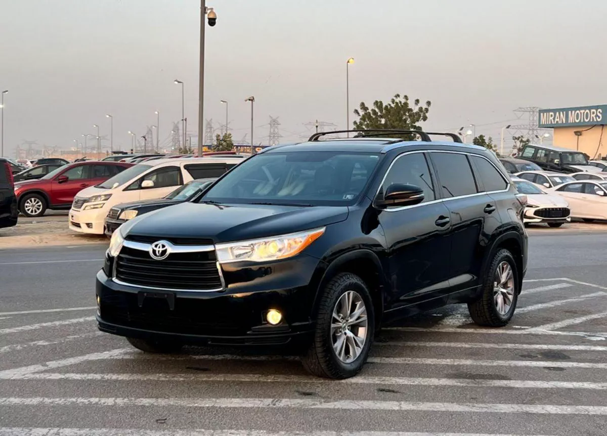 Toyota Highlander  2014 Toyota Highlander Full Option 3.5L V6 - Rear Camera - Push Start - Auto Trunk - AWD 4x4 - S-1-0