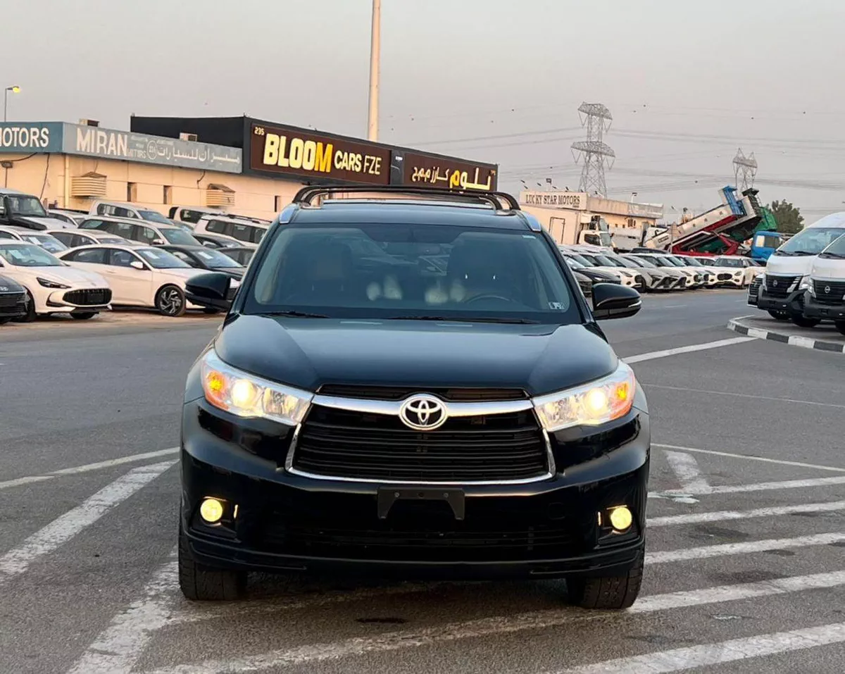 Toyota Highlander  2014 Toyota Highlander Full Option 3.5L V6 - Rear Camera - Push Start - Auto Trunk - AWD 4x4 - S-3-0