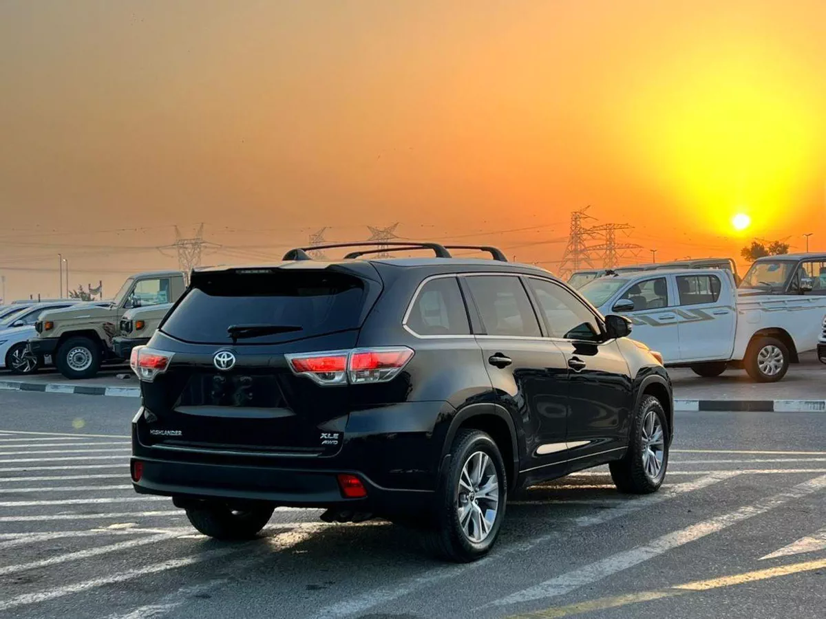 Toyota Highlander  2014 Toyota Highlander Full Option 3.5L V6 - Rear Camera - Push Start - Auto Trunk - AWD 4x4 - S-5-0