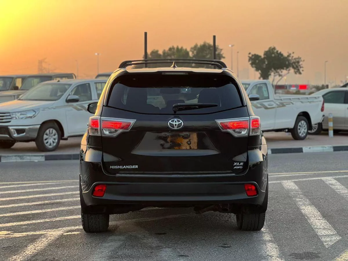 Toyota Highlander  2014 Toyota Highlander Full Option 3.5L V6 - Rear Camera - Push Start - Auto Trunk - AWD 4x4 - S-8-0