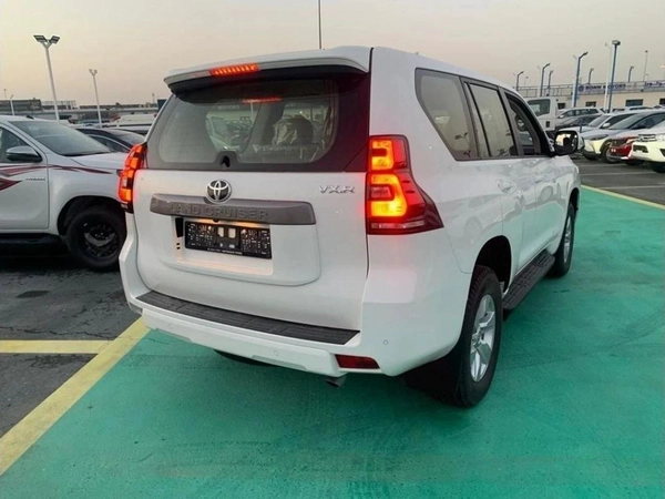 2023 new TYOTA PRADO 2700CC VXR FULL OPTION PETROL AUTOMATIC ZERO KM