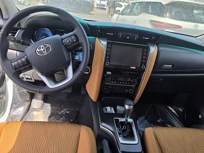 TOYOTA FORTUNER 4.0L V6 PETROL 2026-5