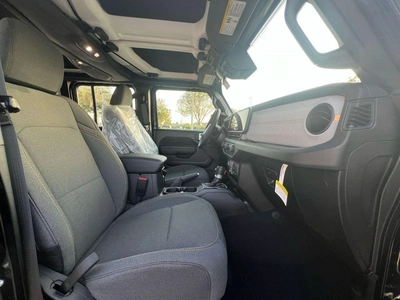 Jeep Wrangler Unlimited SPORT 2.0L A/T-7