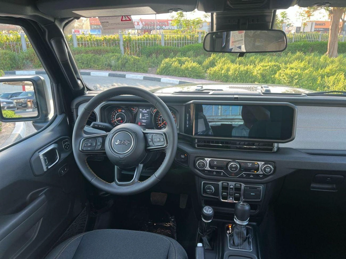 Jeep Wrangler Unlimited SPORT 2.0L A/T-5-0