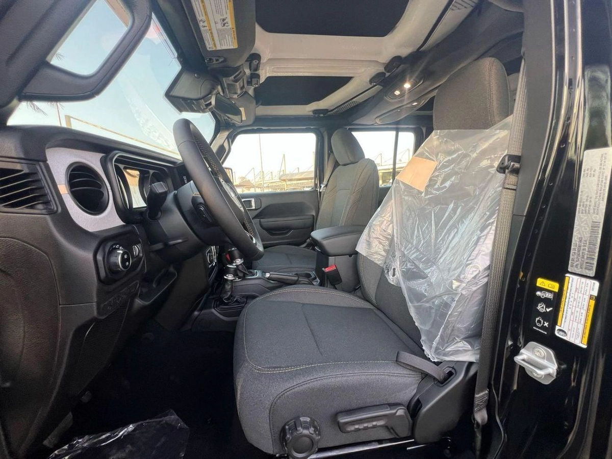 Jeep Wrangler Unlimited SPORT 2.0L A/T-8-0