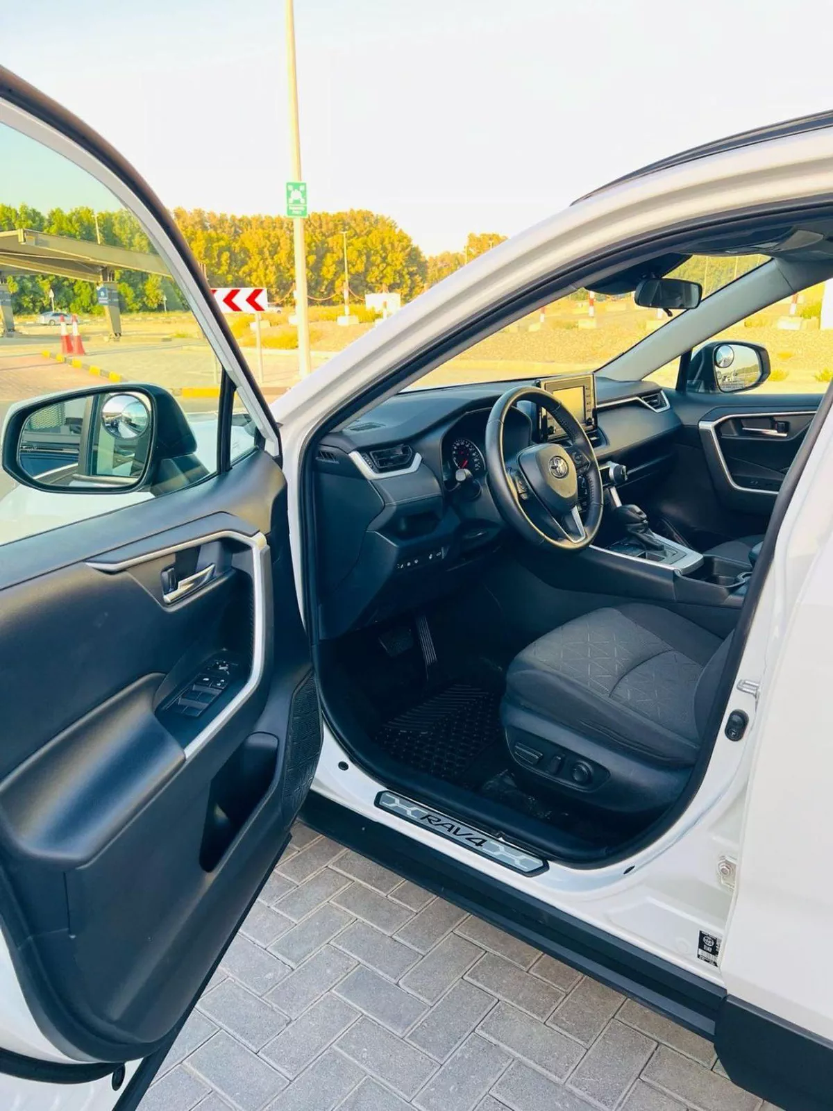 Toyota RAV4 XLE  2.5  FOR EXPORT ONLY-8-0