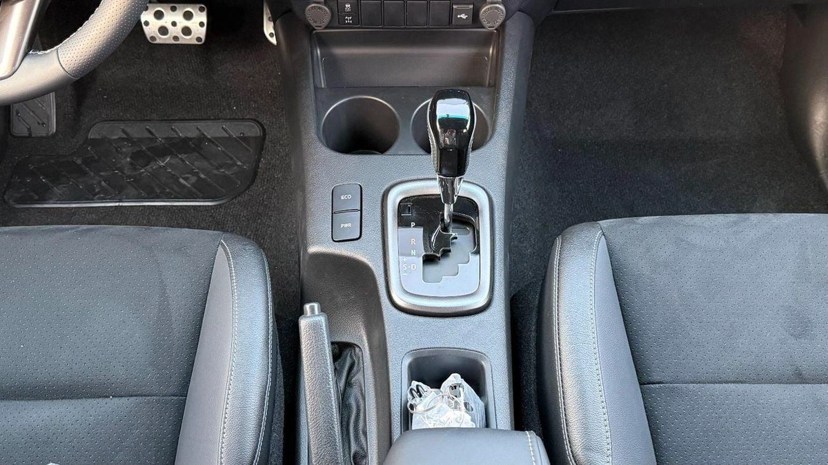 Toyota Hilux GR Sport 4.0L - Toyota Hilux - 2025 – 4.0L V6 4x4 (GCC)-6-6
