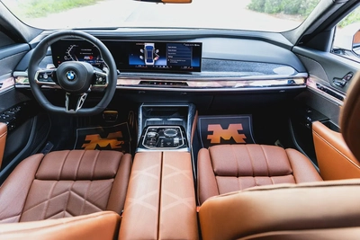 BMW 735i M SPORT INDIVIDUAL || 2026 || FULLY LOADED || UNDER WARRANTY || LIKE NEW CONDITION-9
