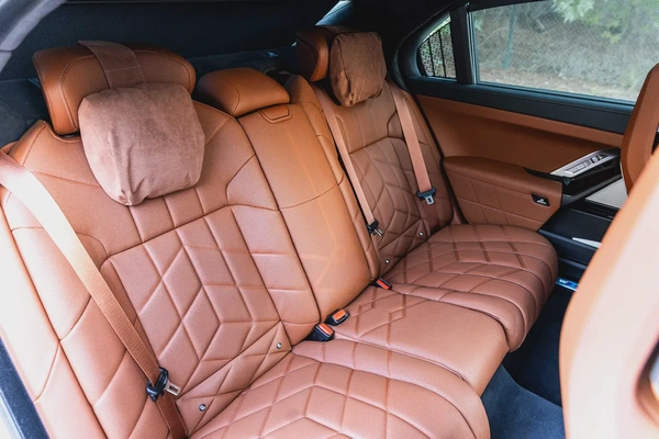 BMW 735i M SPORT INDIVIDUAL || 2026 || FULLY LOADED || UNDER WARRANTY || LIKE NEW CONDITION