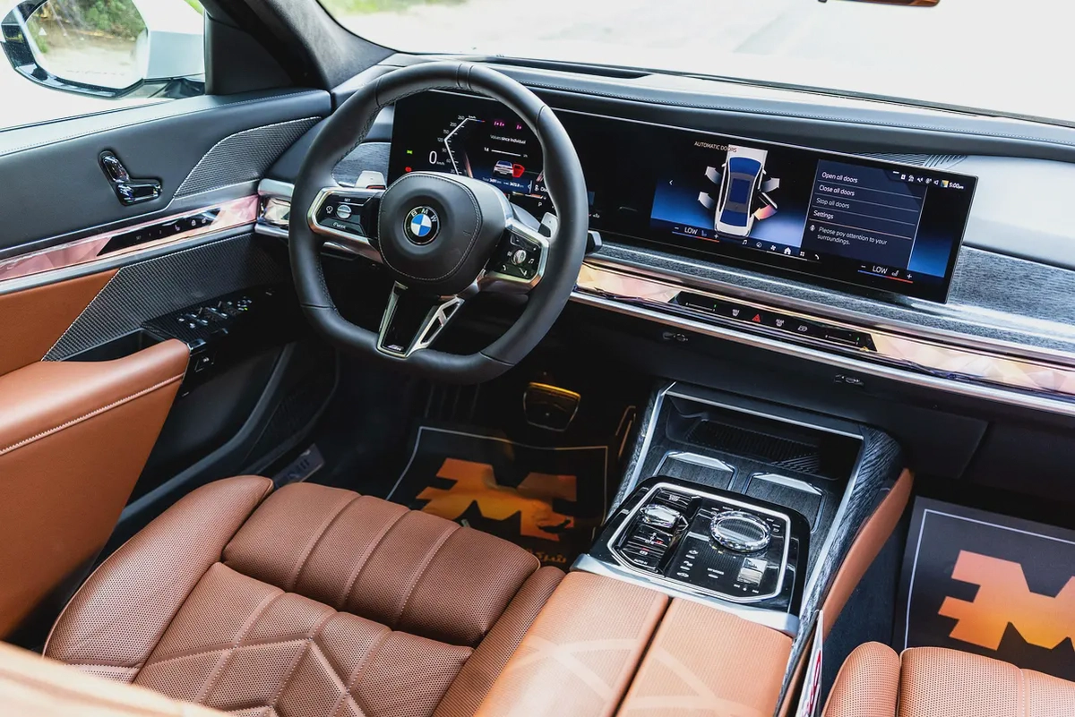 BMW 735i M SPORT INDIVIDUAL || 2026 || FULLY LOADED || UNDER WARRANTY || LIKE NEW CONDITION-10-10