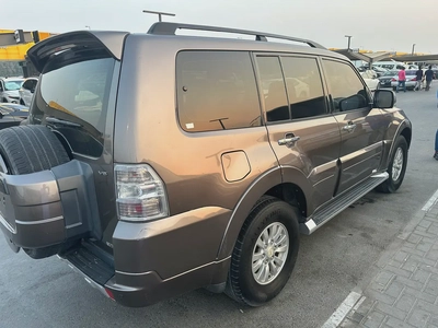 Mitsubshi pajero 2013 brown color GCC calen car-3