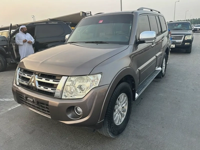 Mitsubshi pajero 2013 brown color GCC calen car-7