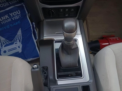 Toyota Prado GXR 4.0L 4WD-8