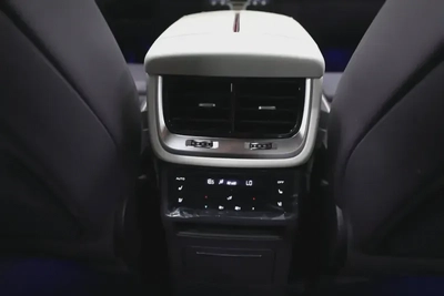 Hongqi E-HS9-11