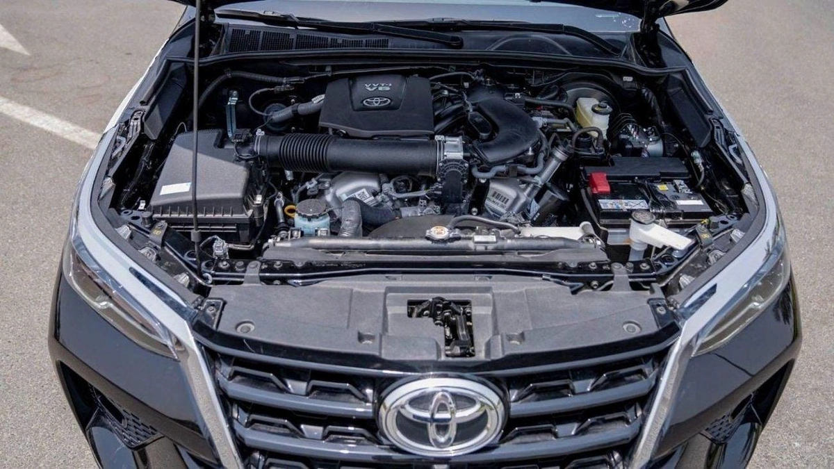Toyota Fortuner Toyota Fortuner 4.0L Petrol 2025-19-0