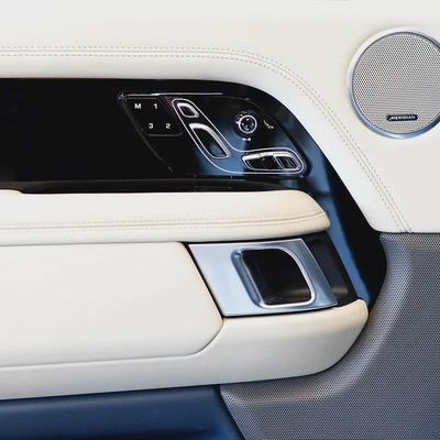 AED 2,586 p.m • 0% Downpayment • Range Rover Vogue  • 1 Year Warranty-6