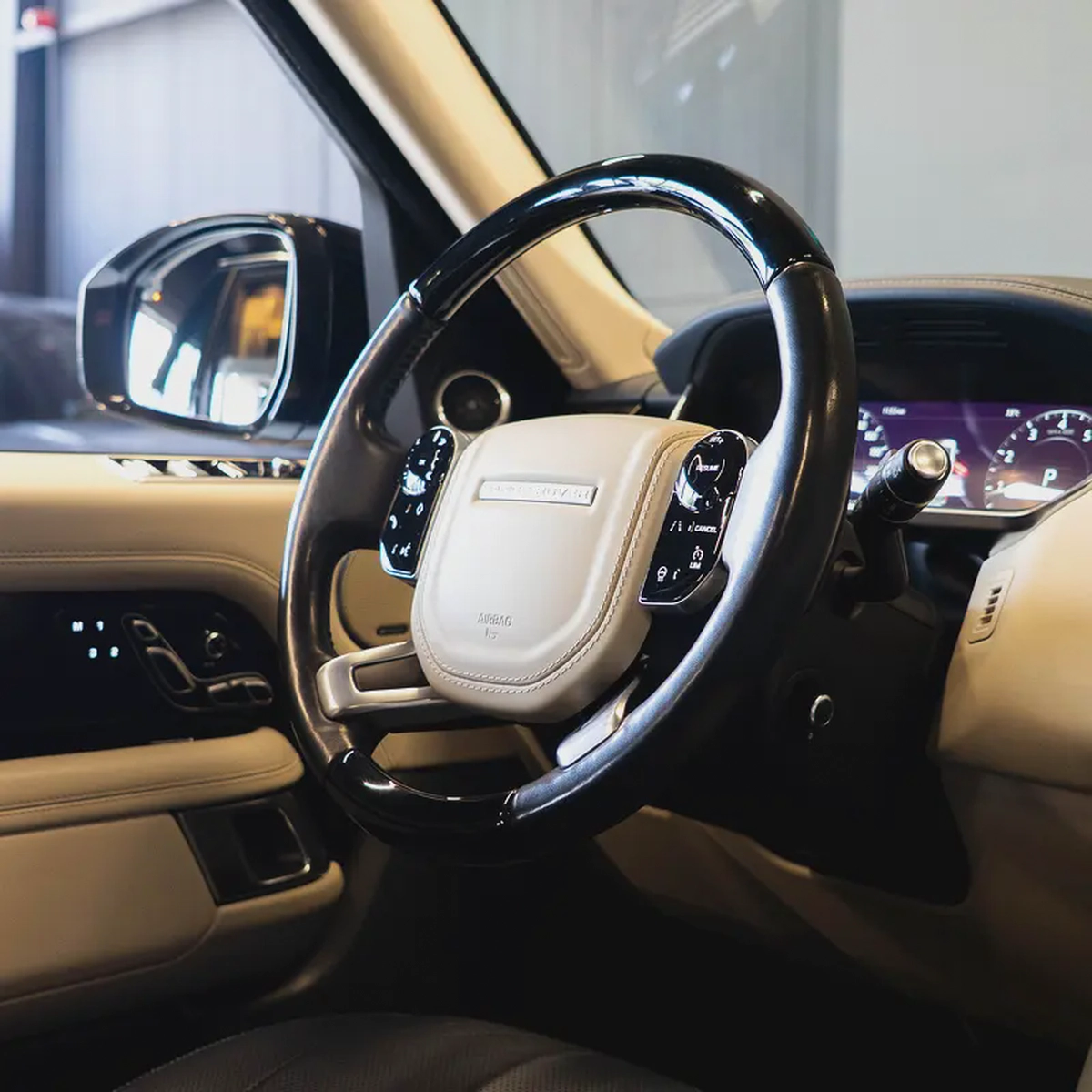 AED 2,586 p.m • 0% Downpayment • Range Rover Vogue • 1 Year Warranty-9-9
