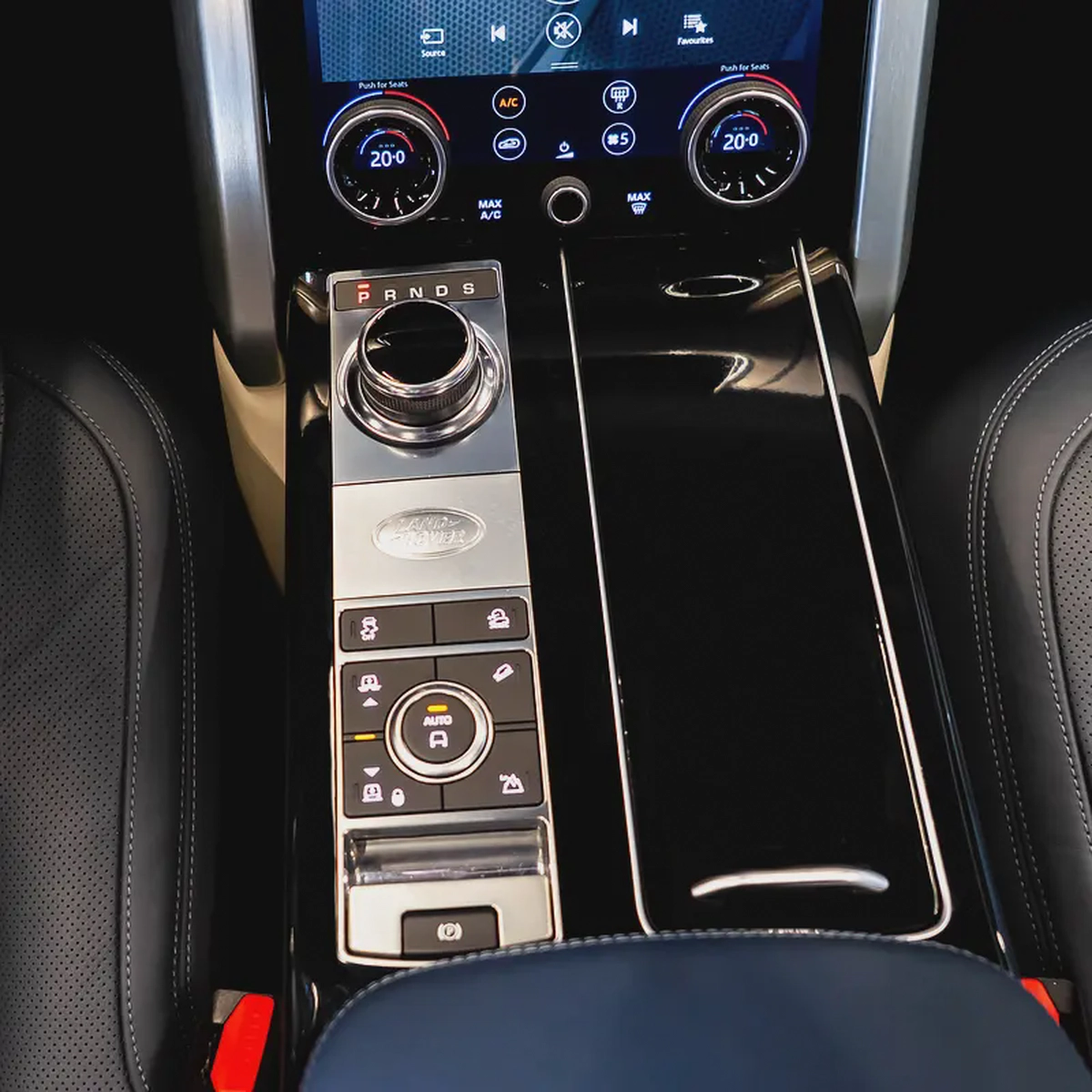 AED 2,586 p.m • 0% Downpayment • Range Rover Vogue • 1 Year Warranty-12-12