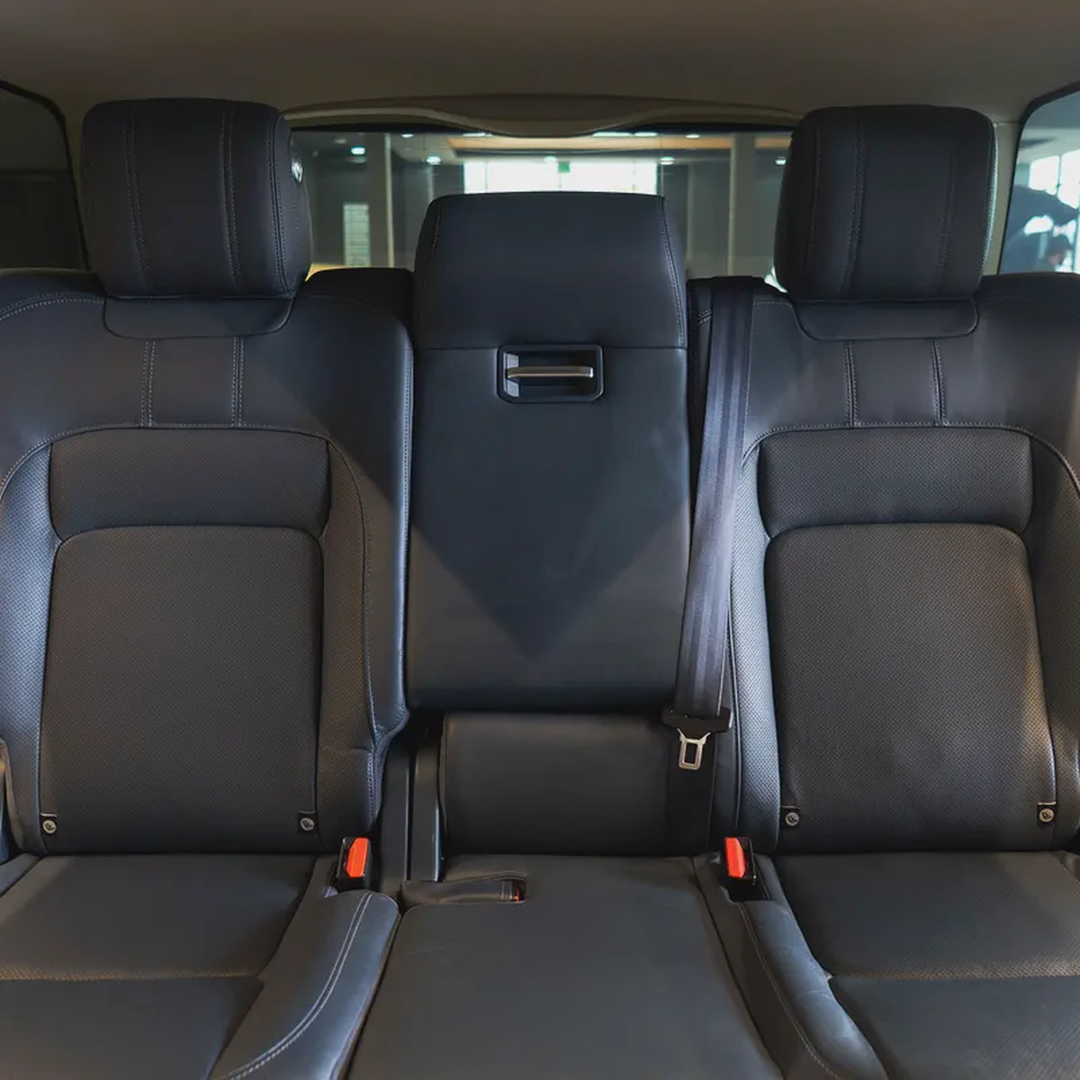 AED 2,586 p.m • 0% Downpayment • Range Rover Vogue • 1 Year Warranty-15-15