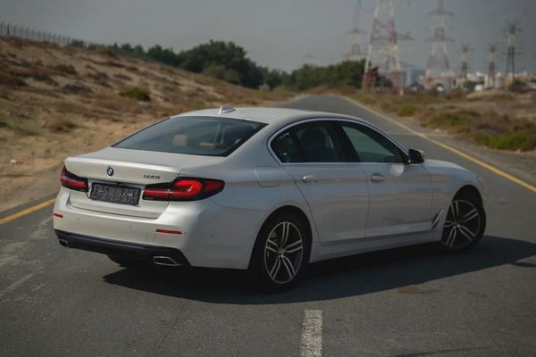 BMW 520i Joy Edition – 2022 | FULL SERVICE HISTORY GCC | 101,984 KM | AED 95,000