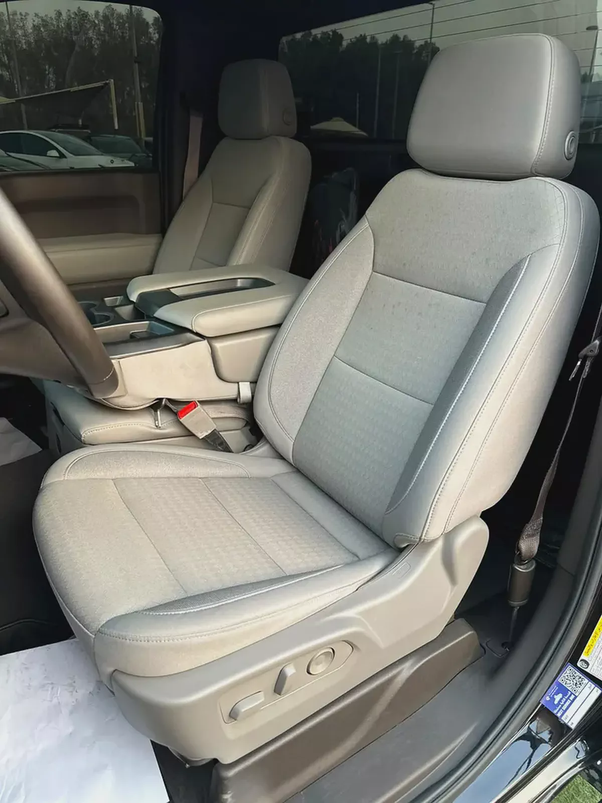 GMC SIERRA SLE 2024 GCC ORIGINAL PAINT UNDER WARRANTY FULL SERVICE HISTORY PERFECT CONDITION-8-8