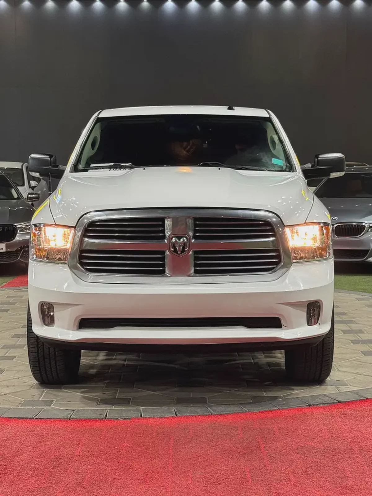 2019 Dodge Ram 1500 Laramie | V8 HEMI | Premium Leather | Low Mileage-1-1