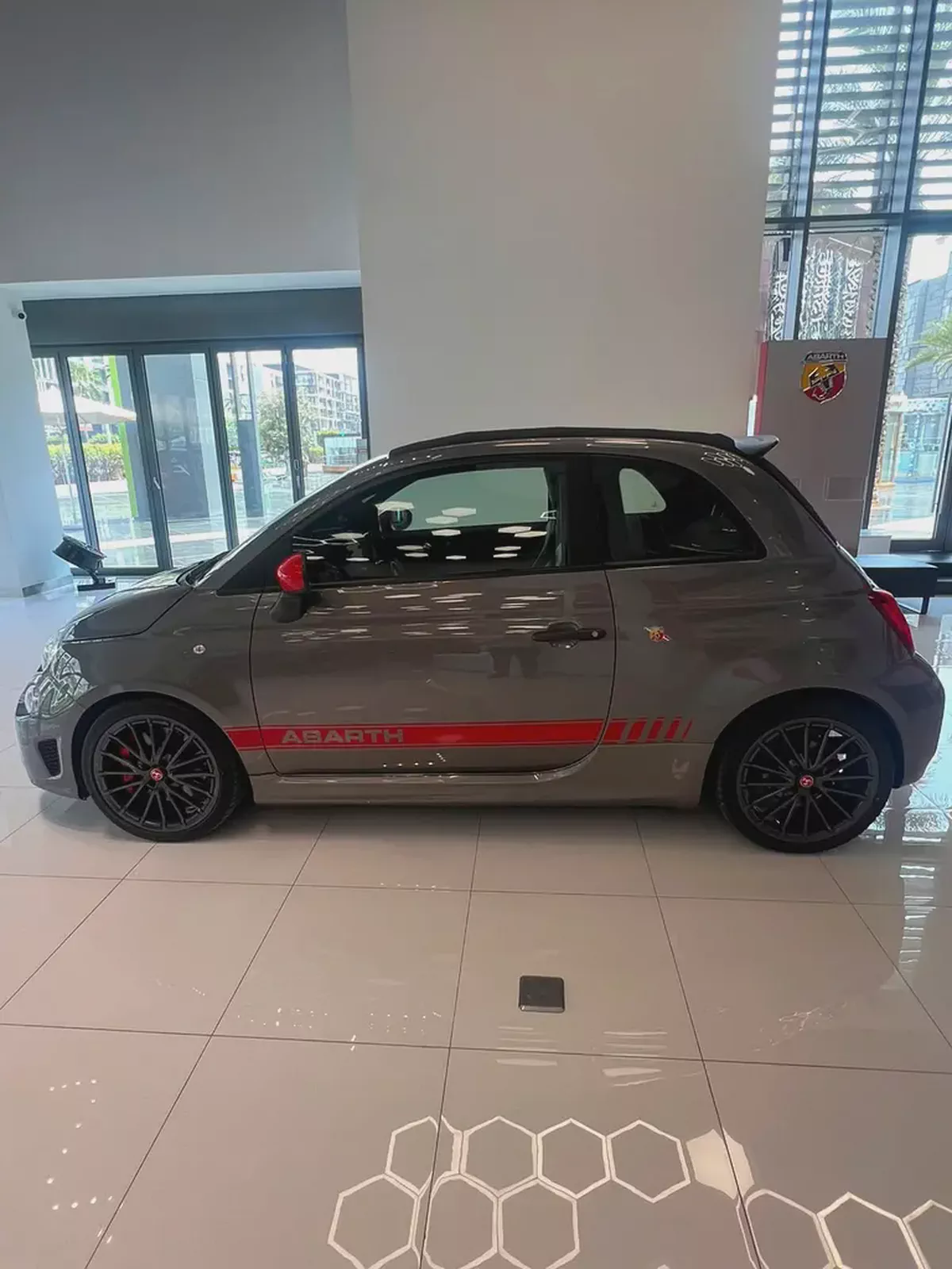 Abarth 695 Turismo Cabrio 2023 GCC Specs-3-3