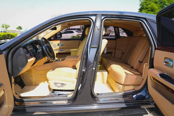 ROLLS ROYCE GHOST 2011!! GCC SPECS!! WELL MAINTAINED