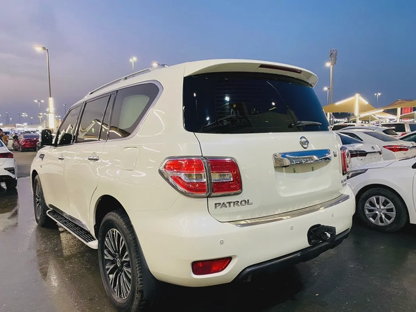 Km only Nissan Patrol LE Platinum City 2016 GCC Specs 3000