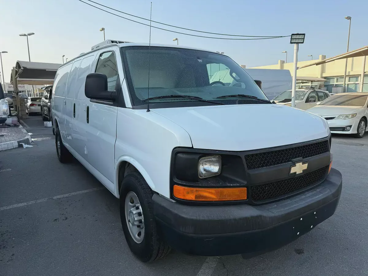 Chevrolet Express 2016 white van 3500